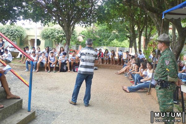 19/03/2014: Atividades sobre o Dia Mundial da Água, que comemora-se no dia 22 de março. Turmas de Recursos Naturais da E.E. Dionysio Costa, em conjunto com a Secretaria Municipal de Meio Ambiente e Desenvolvimento Sustentável e Polícia Militar do Meio Ambiente.