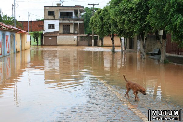 18/12/2013: Av. São Manoel com Rua Quintino Bocaiuva