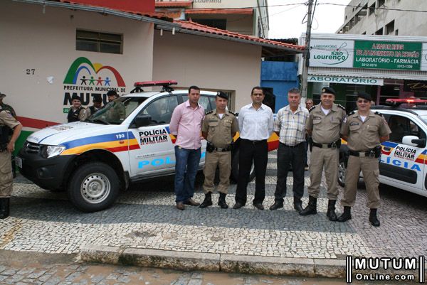 18/12/2013: Através do empenho da Prefeitura Municipal de Mutum foram entregues duas novas viaturas à Polícia Militar.